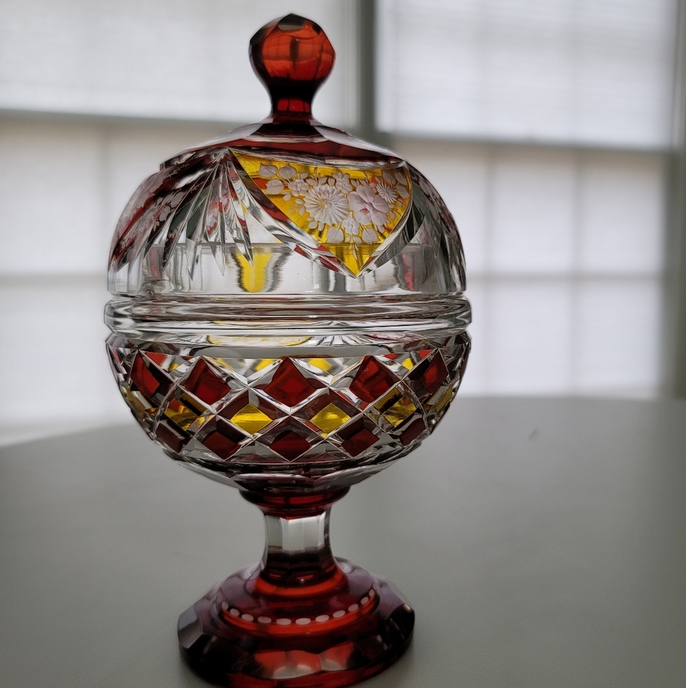 🎉❤HOST PICK❤🎉Vintage Covered Candy Bowl!